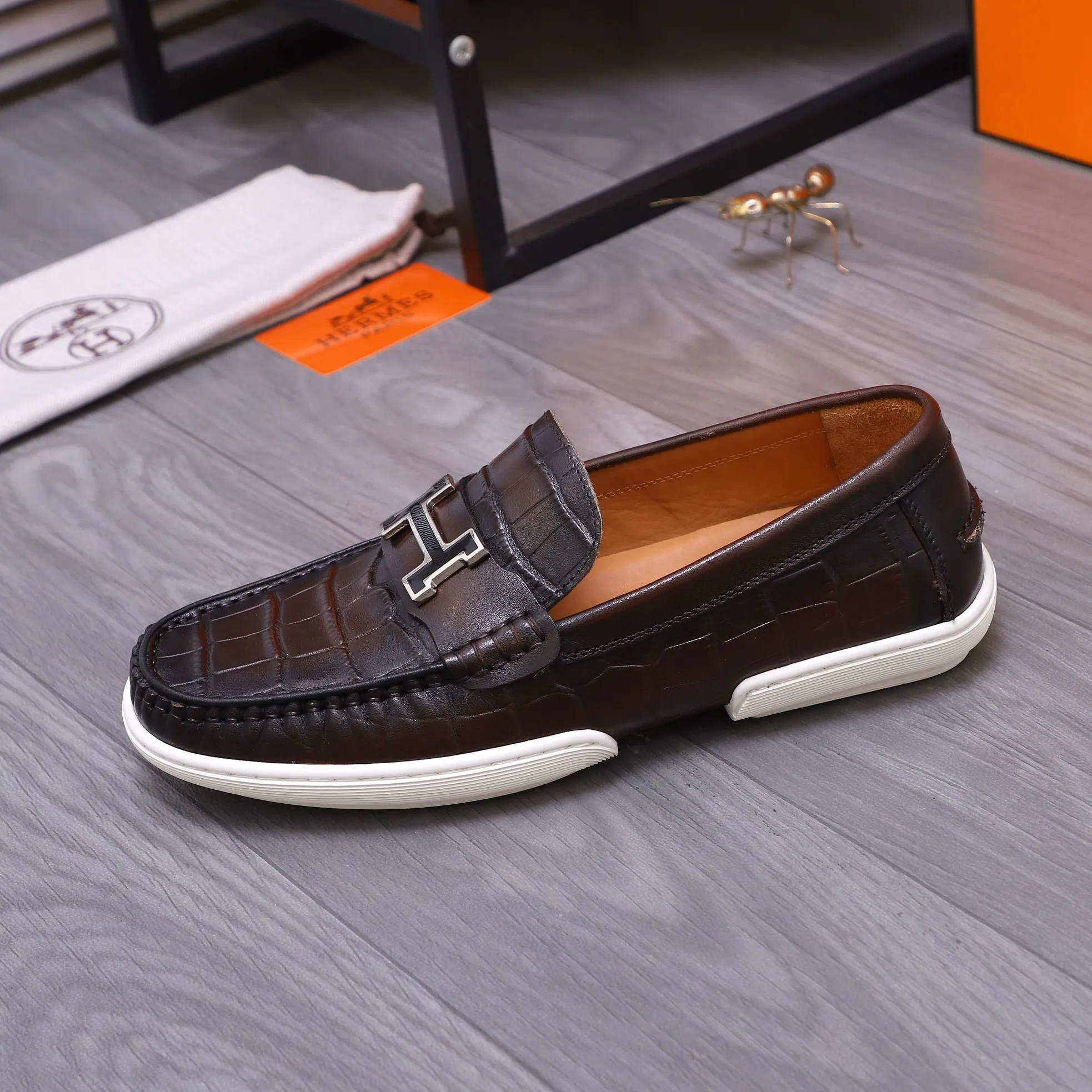 Men's shoes 💰500 Product trademark: HERMES "Hermes" casual slip-on leather shoes Regular size: 38-46 (45.46 custom-made, non-returnable) Product materials: Selected high-quality stone grain cowhide upper, cowhide lining, original outsole